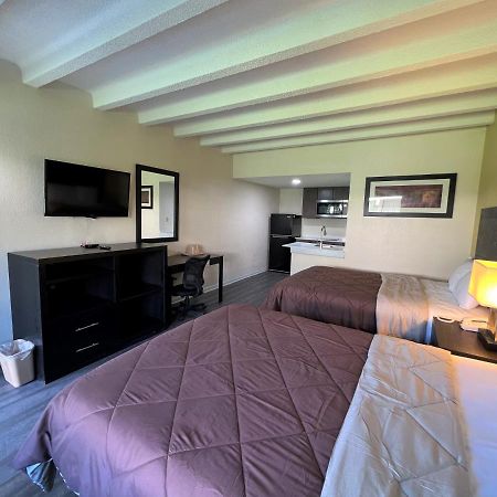 James River Inn & Suites Newport News Esterno foto