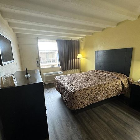 James River Inn & Suites Newport News Esterno foto