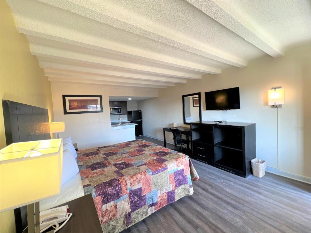 James River Inn & Suites Newport News Esterno foto
