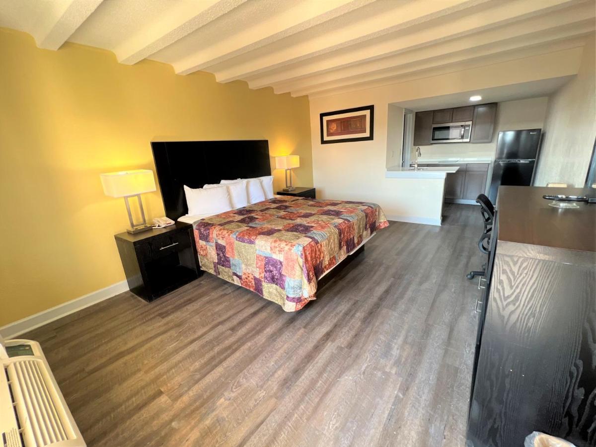 James River Inn & Suites Newport News Esterno foto