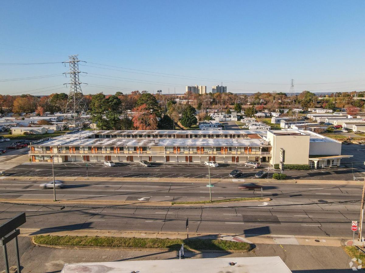 James River Inn & Suites Newport News Esterno foto