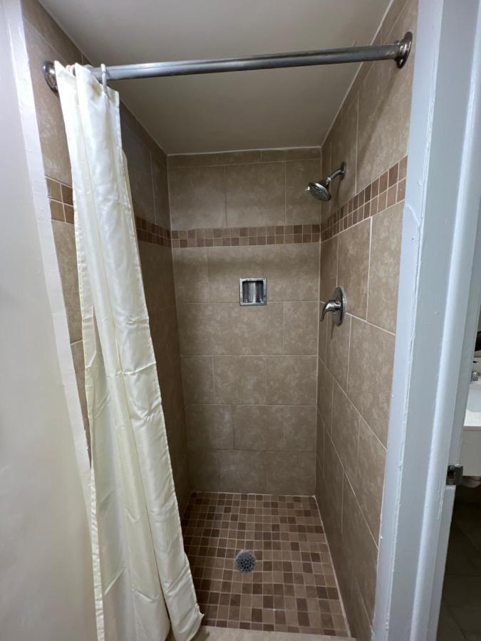 James River Inn & Suites Newport News Esterno foto