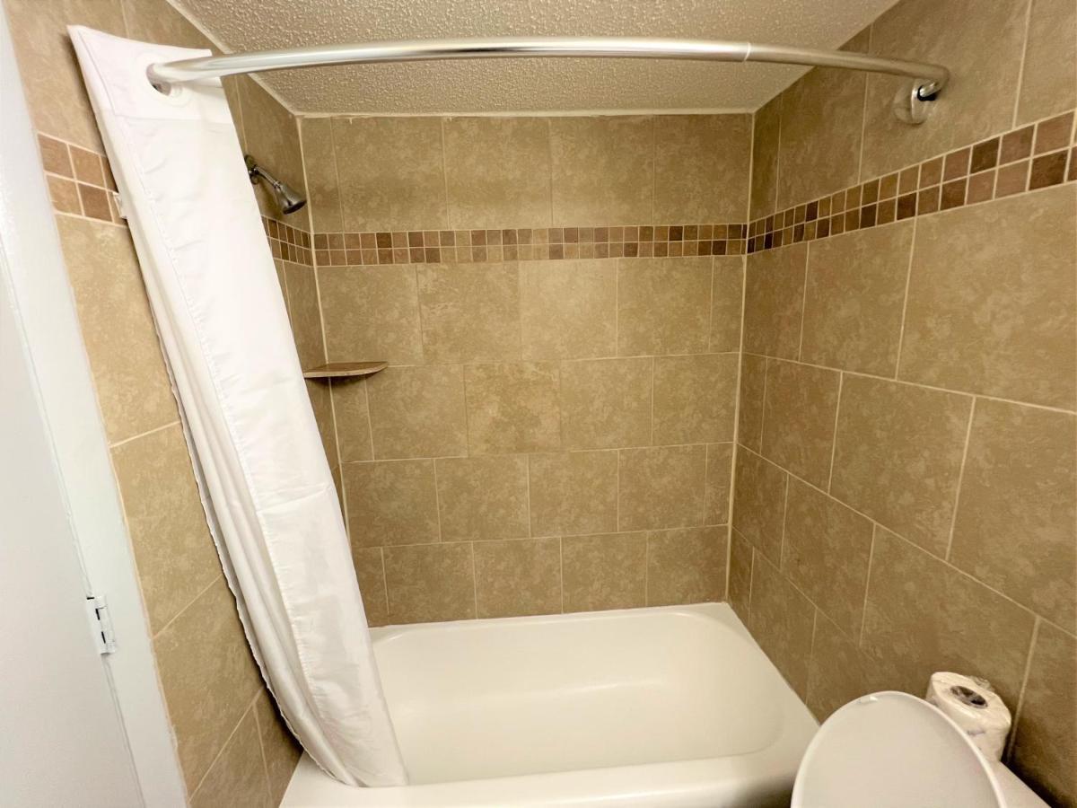 James River Inn & Suites Newport News Esterno foto