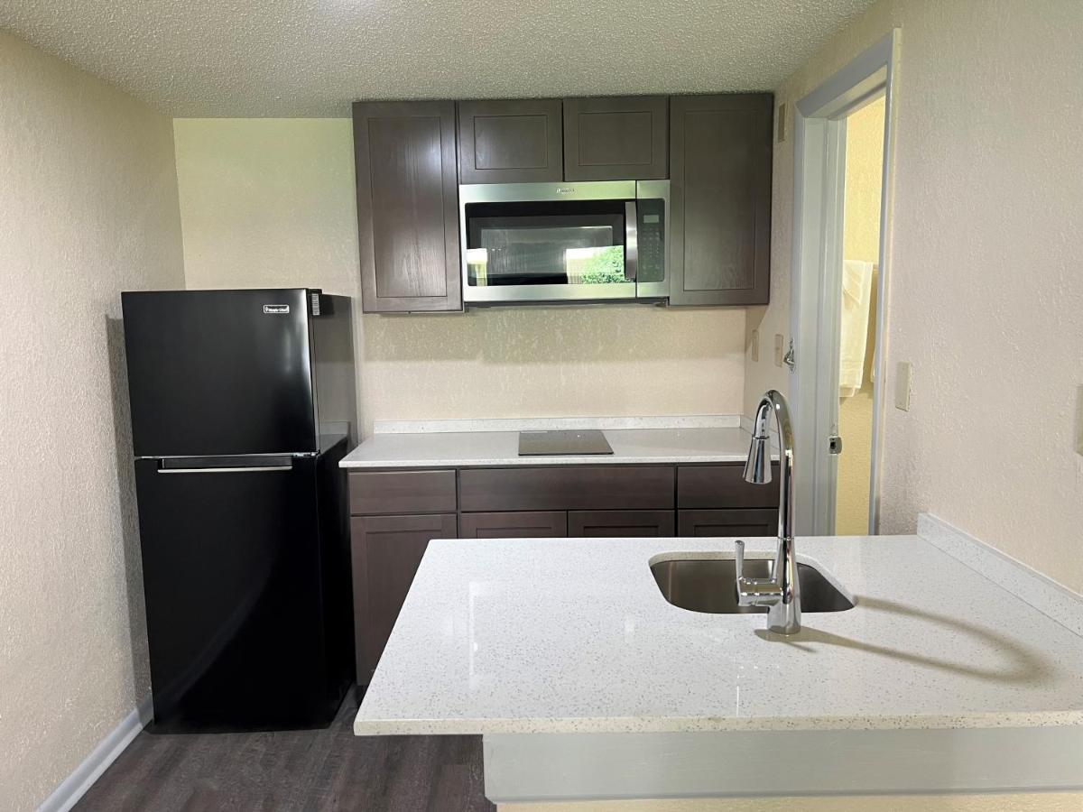 James River Inn & Suites Newport News Esterno foto