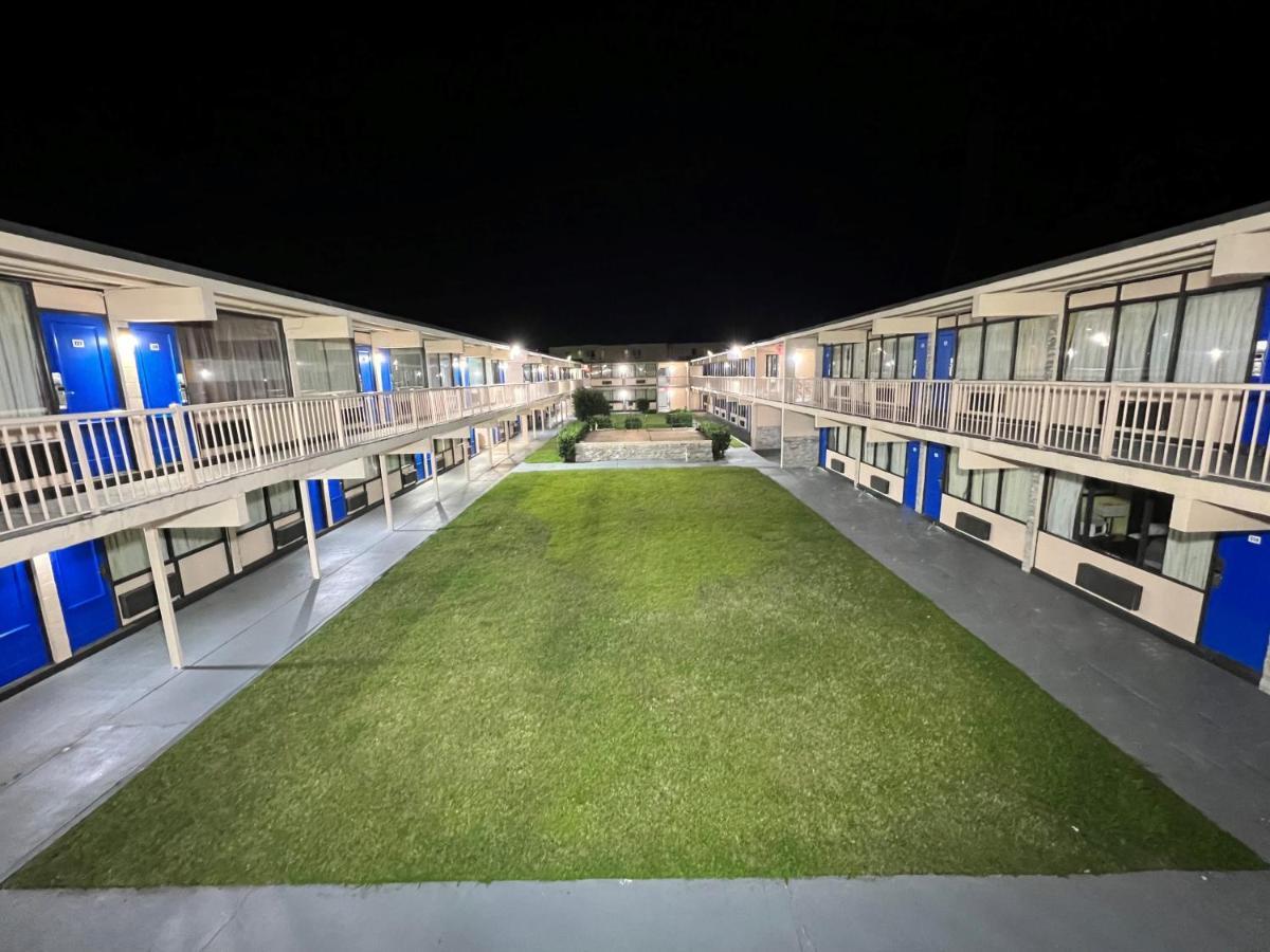 James River Inn & Suites Newport News Esterno foto