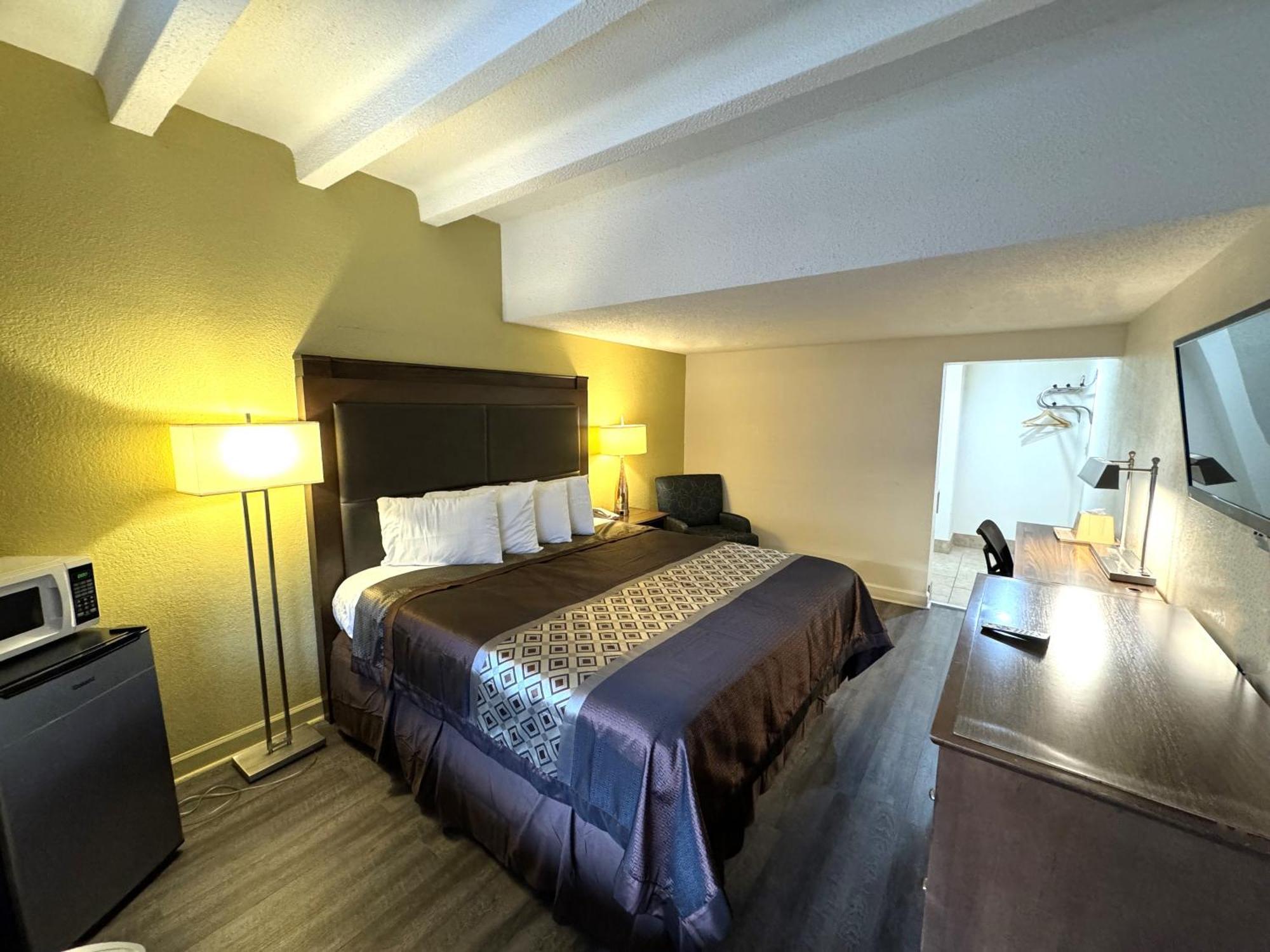 James River Inn & Suites Newport News Esterno foto